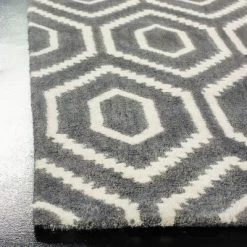 Tami Geometric Tufted Rug - Safavieh