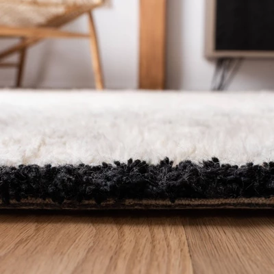 Rosalina Rug Ivory/Black - Safavieh 5 Rosalina Rug Ivory/Black - Safavieh - Image 3