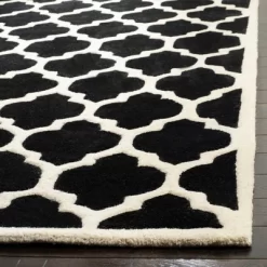 Olga Quatrefoil Design Tufted Accent Rug - Safavieh