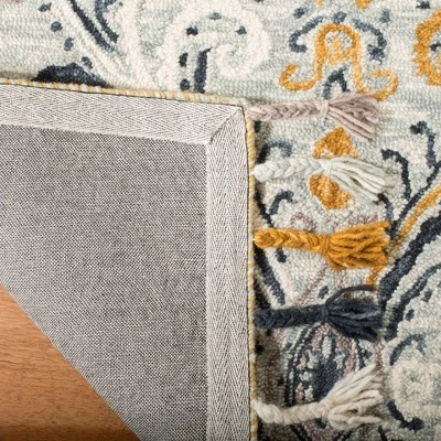 Rocio Medallion Hooked Rug - Safavieh 6 Rocio Medallion Hooked Rug - Safavieh - Image 4