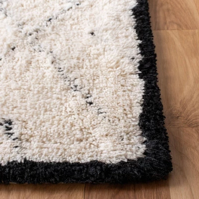 Rosalina Rug Ivory/Black - Safavieh 4 Rosalina Rug Ivory/Black - Safavieh - Image 2